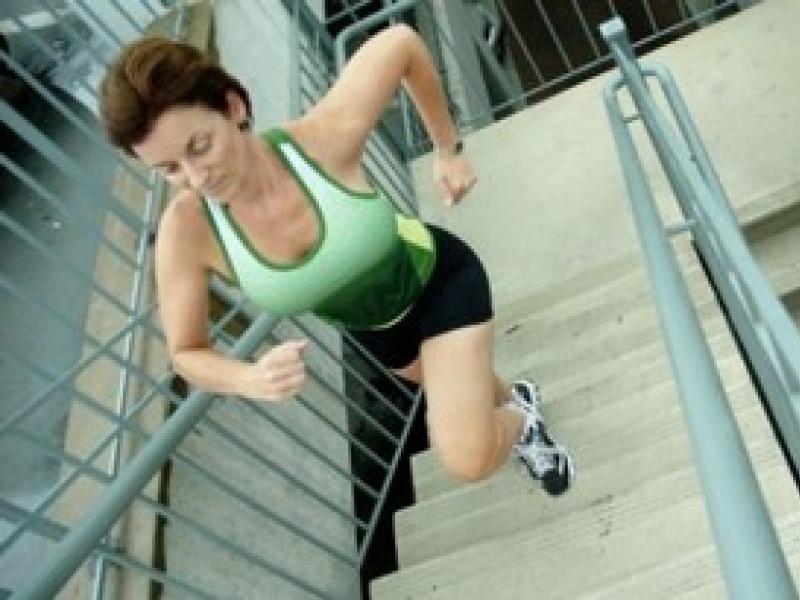 Ходьба по лестнице – польза, вред и противопоказания
